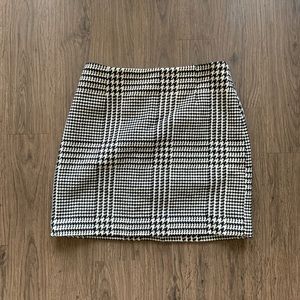 Houndstooth H&M Mini Skirt (Size 6)
